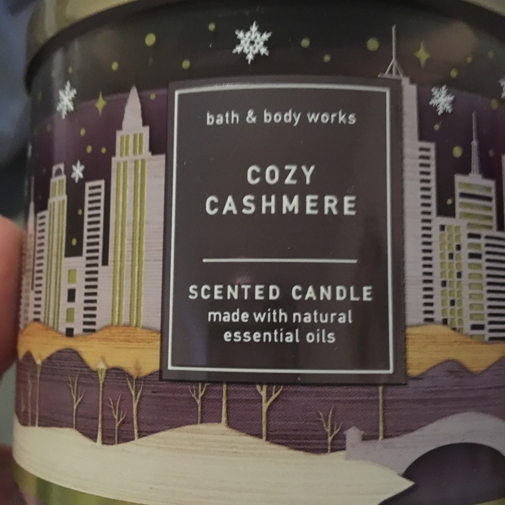 Bath and Body Works 3 wick candle. Cozy Cashmere